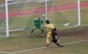 Δείτε το καταφανέστατο πέναλτι που δεν έδωσε στη Ζάκυνθο στο 90+3 ο κος Ζύγας!