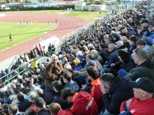 Στην τελική ευθεία για την «Ιθάκη» η Ζάκυνθος – Πρεμιέρα μπαράζ με ΠΑΣ Πύργος! -Μεταλλική κερκίδα που περνάει από την Δημοτική αρχή!